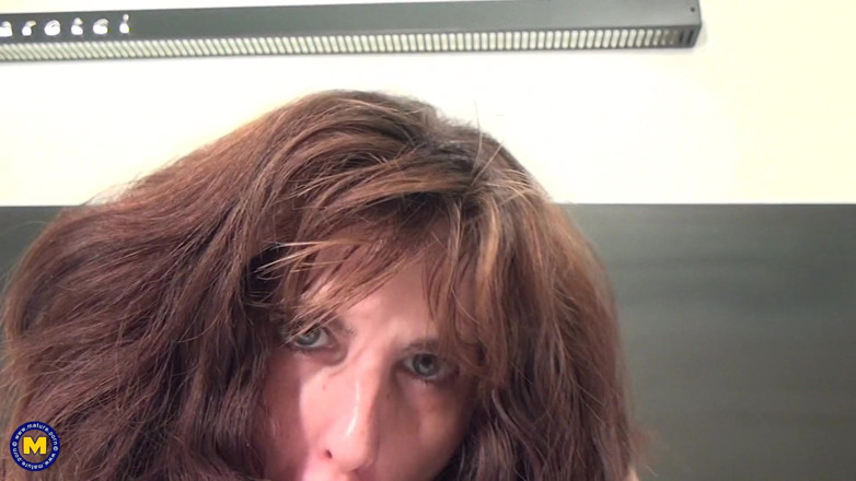 Mature Solo NL: Horny Mature Lady Fucks Herself with Her Favorite Sex Toys