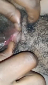 Teman wanita miang dikongkek pada waktu pagi dan dia menikmati batang membentangkan pantat