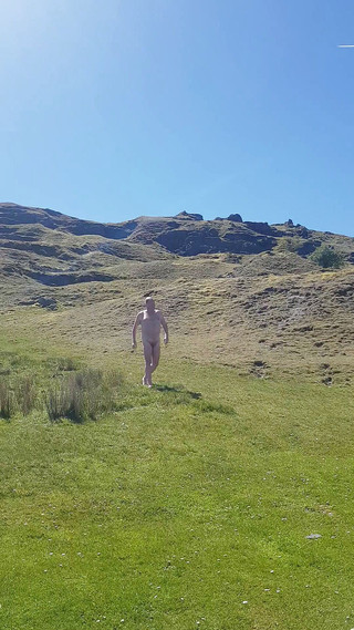 Miguel13: नग्न चलना