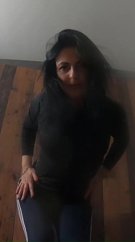 你会来打这个熟女老师的大奶子吗？