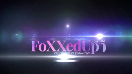Jenna Foxx: Pennie Reed linge pizda Jennei Foxx până la orgasm