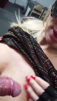 Rubia madura Isabella follada por chico peludo con gran polla