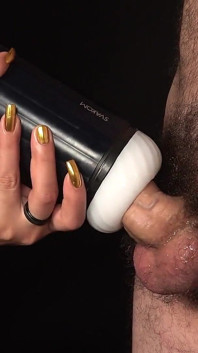 C’est un très bon jouet pour hommes, simulant une pipe. Bite brillante, veinarde et dure. Xattlalust