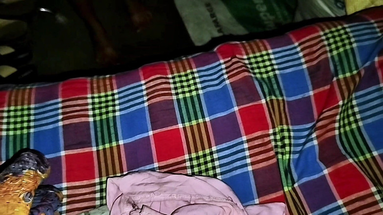 Deshi women: Hintli üvey kız kardeş ilk kez sikiliyor, kendi üvey erkek kardeşi tarafından...