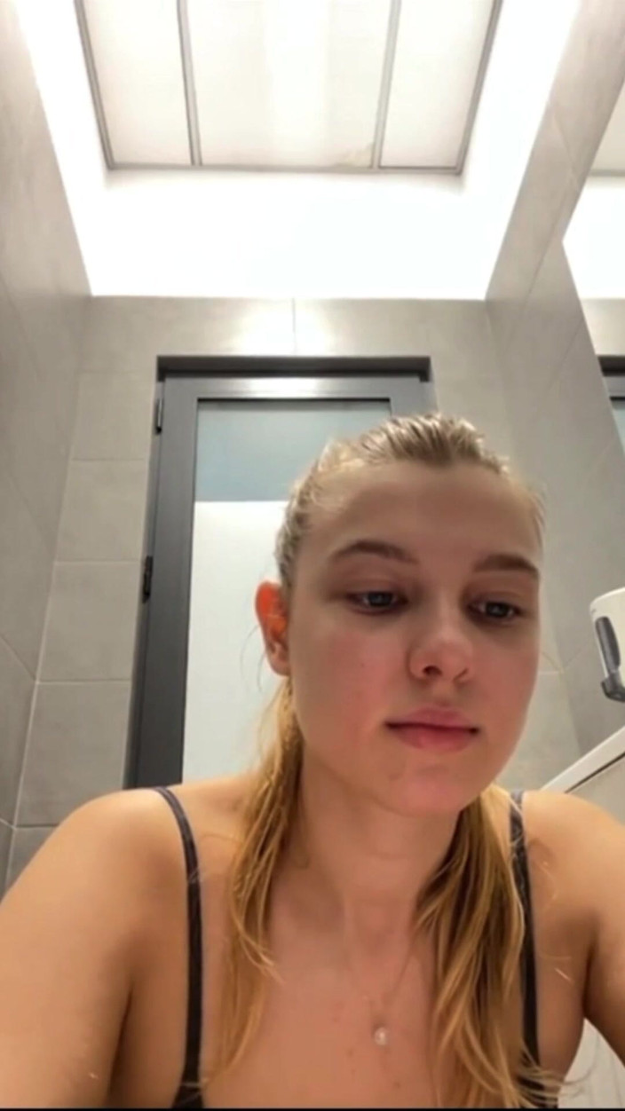 JuiceLussie: Fingering Pussy in Public