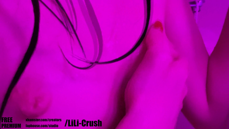 Lili Crush: Opravdu ráda hladím kundičku ve sprše