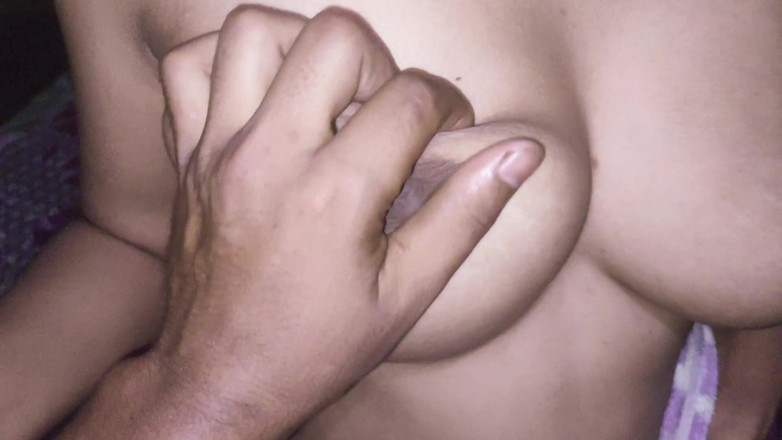 Lovely Dipti: 印度热辣德西女友脱下毛巾 n 给口交和男朋友啪