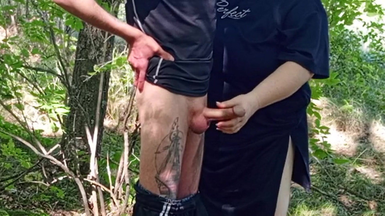 Zona901: Ich sah eine nachbarin im park und fickte sie in...