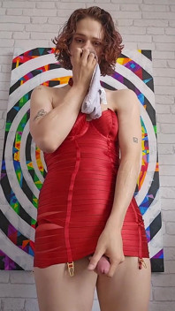 Hermosa mujer trans huele bragas y se masturba