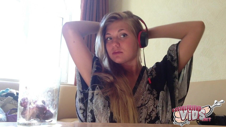 PrimeAdult: Olga tře jedno a ukazuje zboží