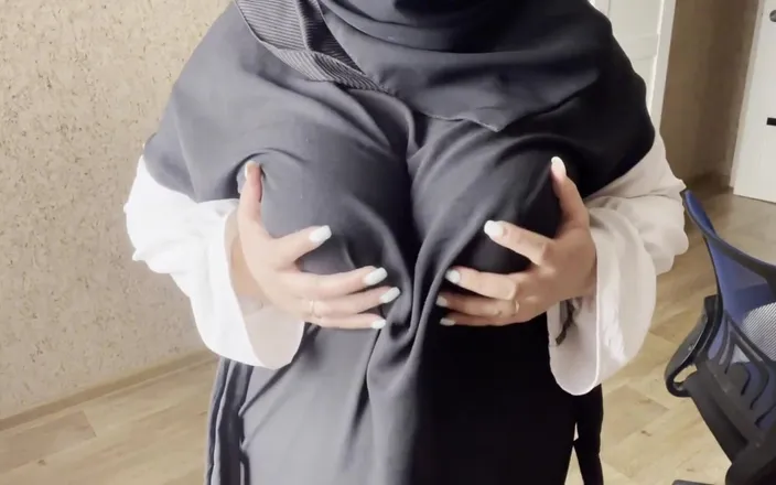 Lux Eva: Muslim Woman Masturbates in Hijab