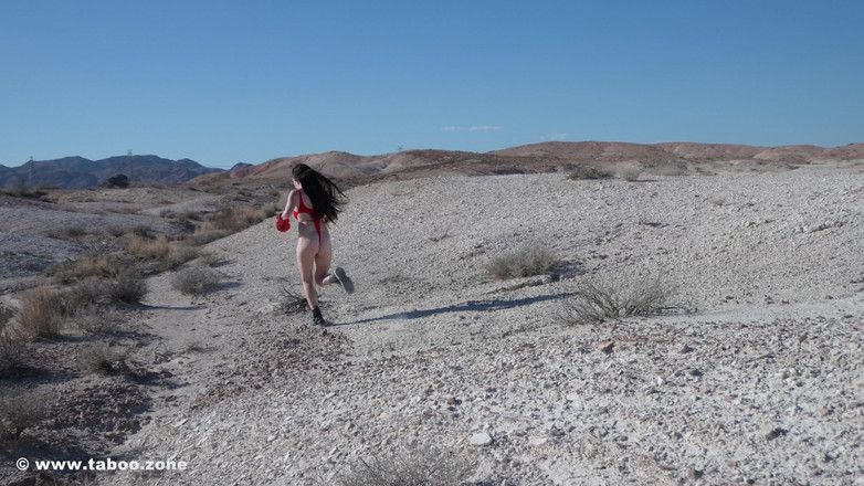 Nude Sportswomen: Entraînement en plein air dans des tenues de string qui...