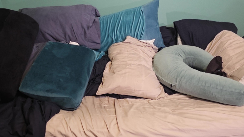 creamyMoonPole: Shaking My Ass on the Bed
