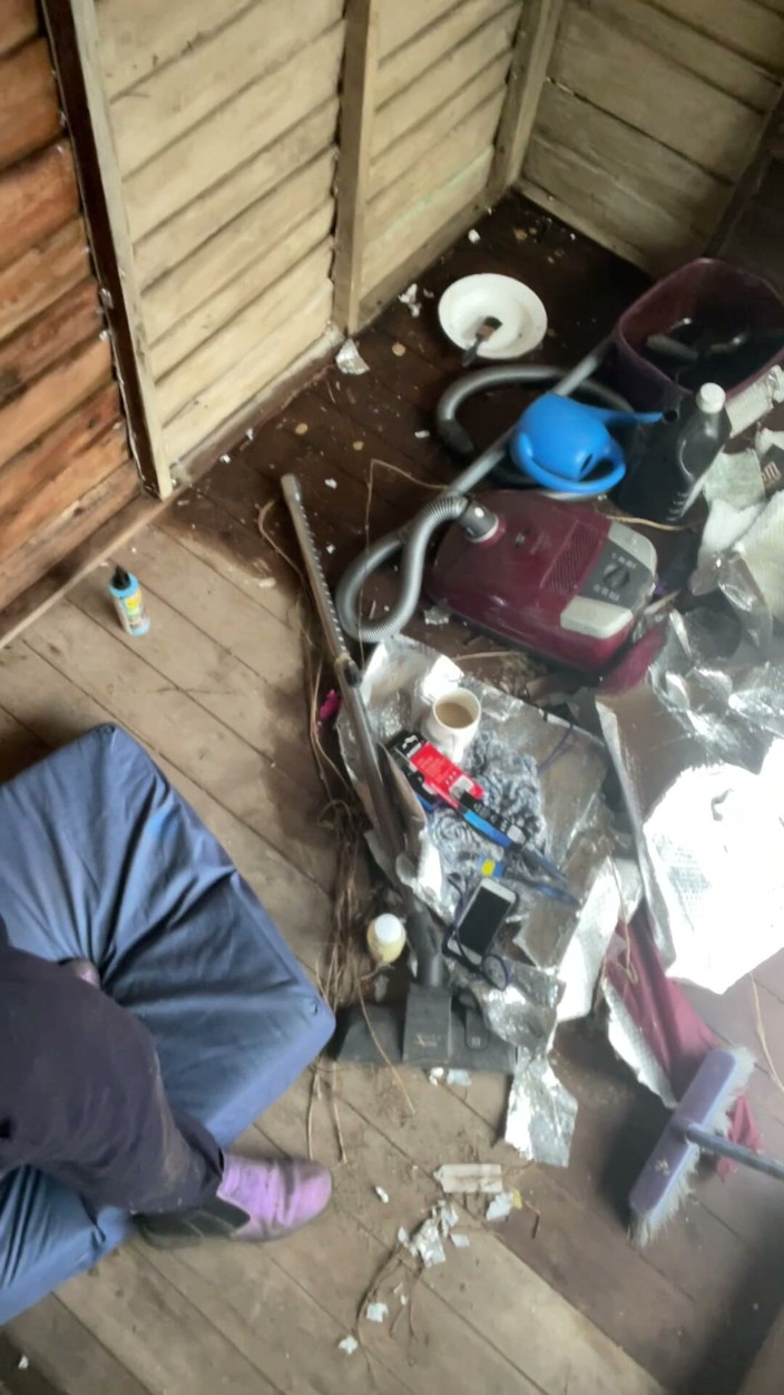 Pissing Paradise: Kissa utomhus när jag blev fångad kort och gör det...