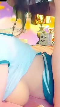 Cette jolie trans adore l’argent liquide et la bite, vraie pute