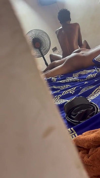 Il ragazzo più alto un consiglio per fare sesso mentre gli altri compare che giocano