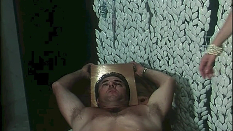 Inthe MILF room: Di klub Moana pesta seks lesbian, dp dan bercinta antar...