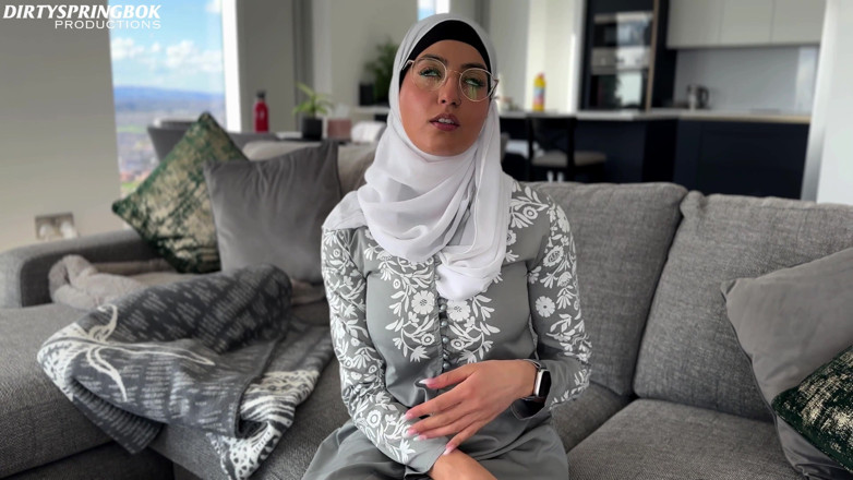 Aaliyah Yasin: Pembantu rumah yang suci Aaliyah Yasin Menemui Mainan Seks