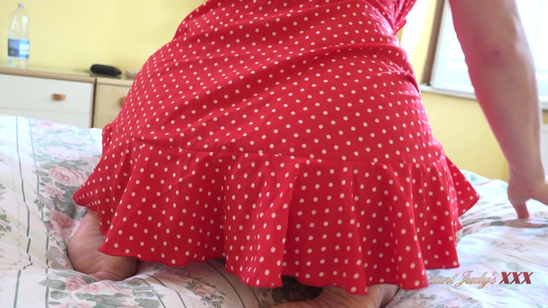 Aunt Judy's XXX: AuntJudysXXX - Your Hot MILF Stepmom Julia North Cleans Your Room