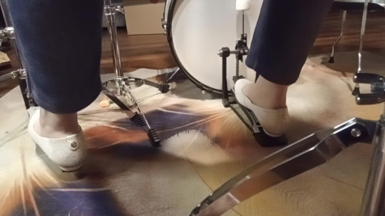 PoliticalDial46: Saya Relax I Drums Set