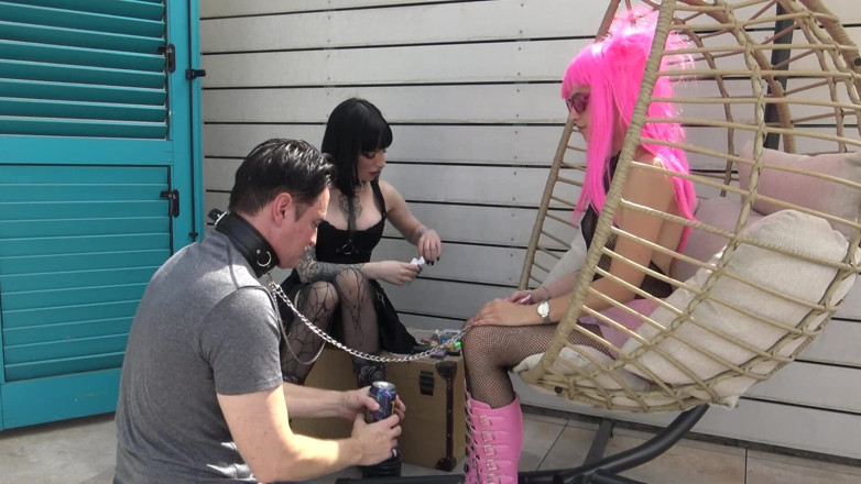Femdom Austria: Bootjack and Ashtray for Sassy Punk Girls