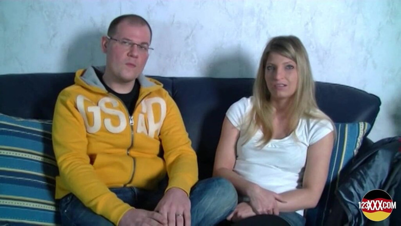 German amateur - 100% German hardcore videos: Она обожает скакать, и сегодня у нее большой хуй для нее