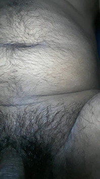 Dopo aver scopato mia cognata, ho tirato fuori la sborra con la mano.