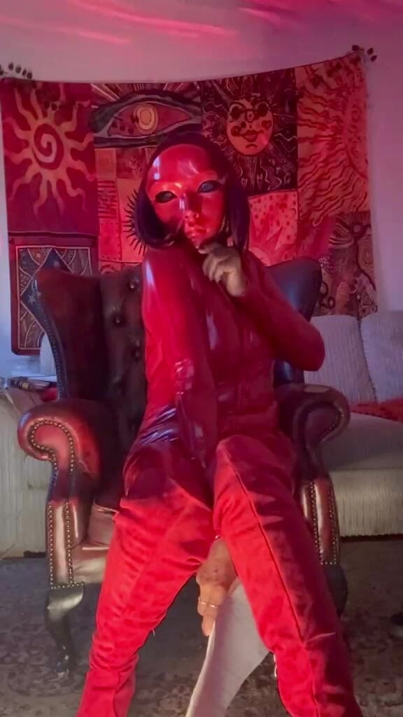 blackberrymilf: Rood satijn