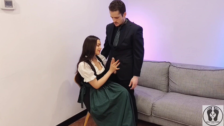 All You Can Fetish: Ana Spears melancap batang bosnya pada Dirndl Apron