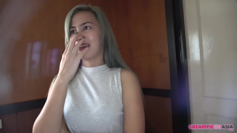 Creampie In Asia: สาวสวยโดนลุงแก่ (50+) เย็ด แล้วโดนแตกในเต็ม ๆ ทันที