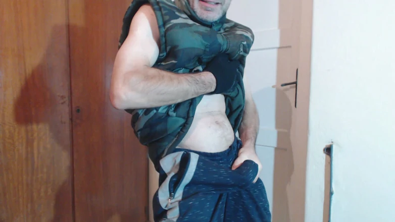TIVADAR 73: Piss...erotic show