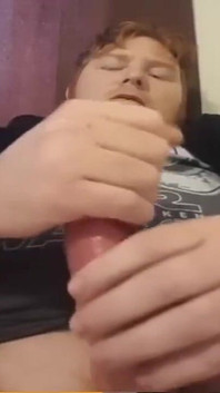 ¡Retorciendo mi mano húmeda suave alrededor de mi polla muy gruesa hasta que me corro!