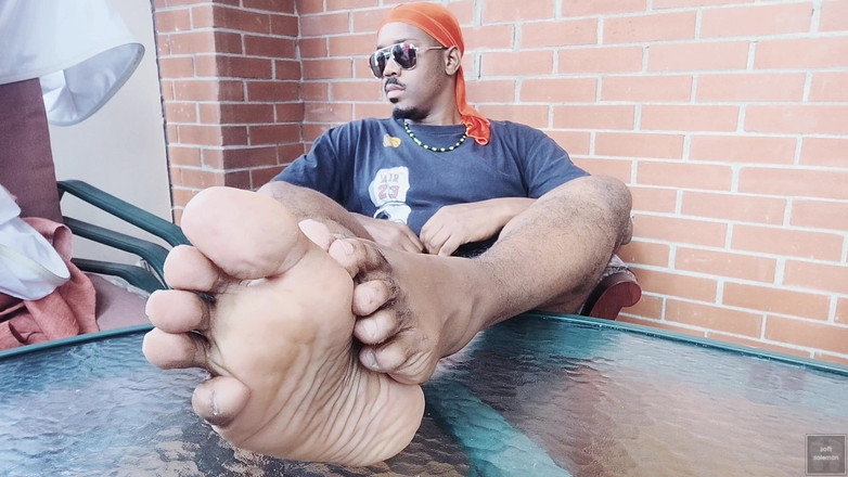 Soft Soleman: Dotkni se a čichni k mým chodidlům, po koupeli (2025)