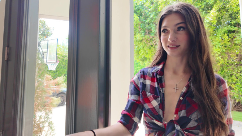 PornDudeCasting: Вона благала, ставши на коліна для камшоту на обличчя, облизуючи мене з усмішкою