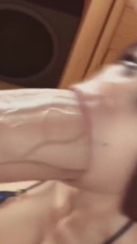 Großer schwanz fickt MILF-muschi