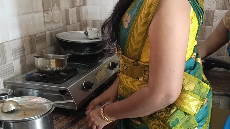 Palani69: Kuchyňská lesbická romantika