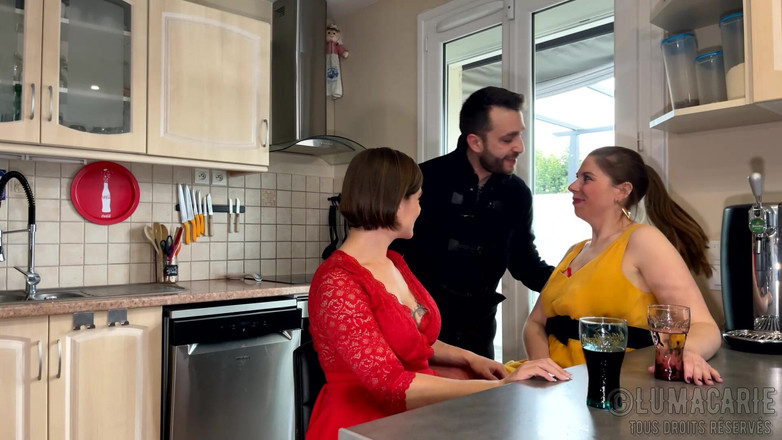 Lumacarie: 마리 루마카리와 앨리스 메이즈와의 항문 성교