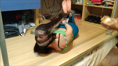Selfgags Latina Bondage: Katherine v punčochách Bondage Ordeal