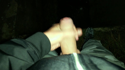 Idmir Sugary: Nehir kanalına gece boşalması - kamera pantolonu giyiyor