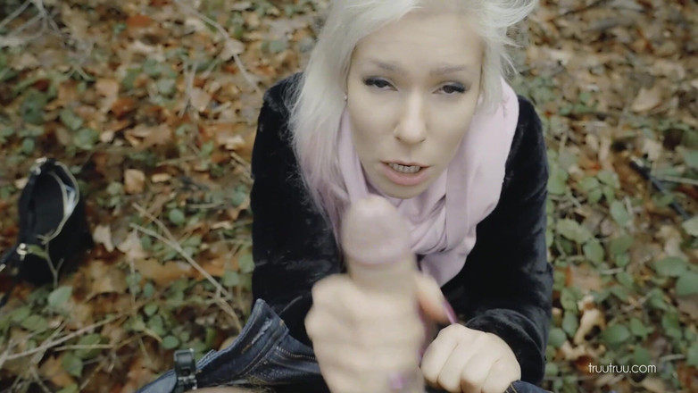 Kate Truu: Rischiosa scopata in pubblico a piedi con un ragazzo a...