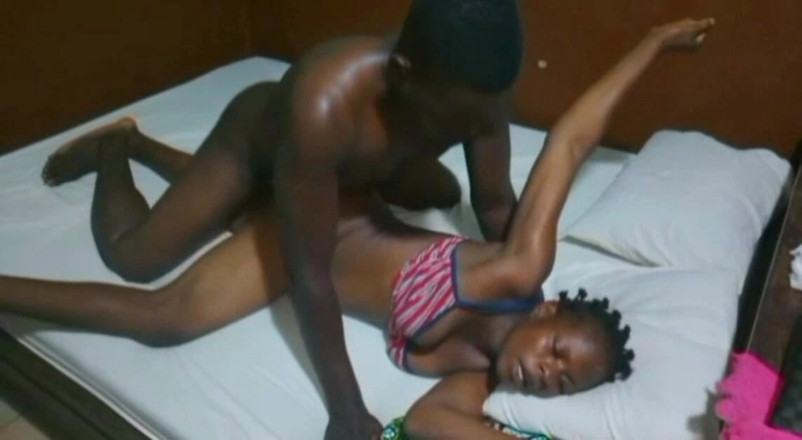 Pornsexlive: नई गृहिणी की उसके बॉस के पति द्वारा चुदाई