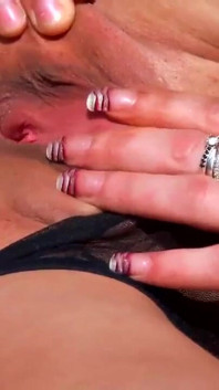 Une pute locale accepte le sexe anal