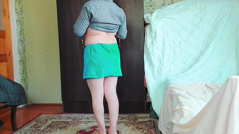 Kitty_Cross: Çarpıcı kadın kılıklı kadın kılıklı kısa elbise içinde dönüyor