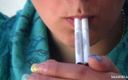 Smoke it bitch: Doppel-raucherin heiß, heiß