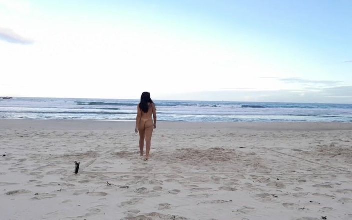 Couplebeach1: À la plage