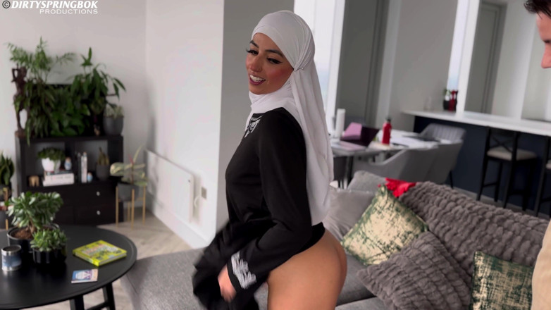 Aaliyah Yasin: Muslim Maid Catches Her Boss Wanking