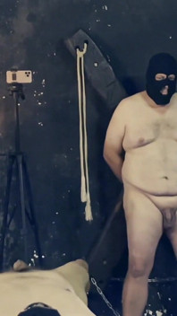 Dominatrix Mistress April - Tři otroci s jedním bičem.