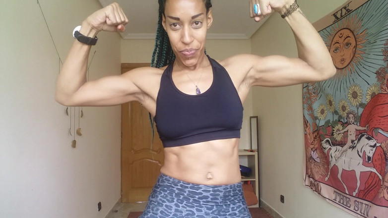 Golden lace: Flexionando meus biceps venosos