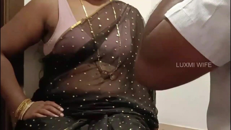 Luxmi Wife: डॉक्टर सेक्सी साड़ी में महिला मरीज को चोदता है -1