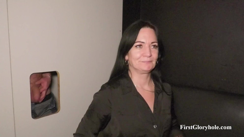 First Gloryhole: Mature Woman 43 Years Old Helen - First Gloryhole Part 4